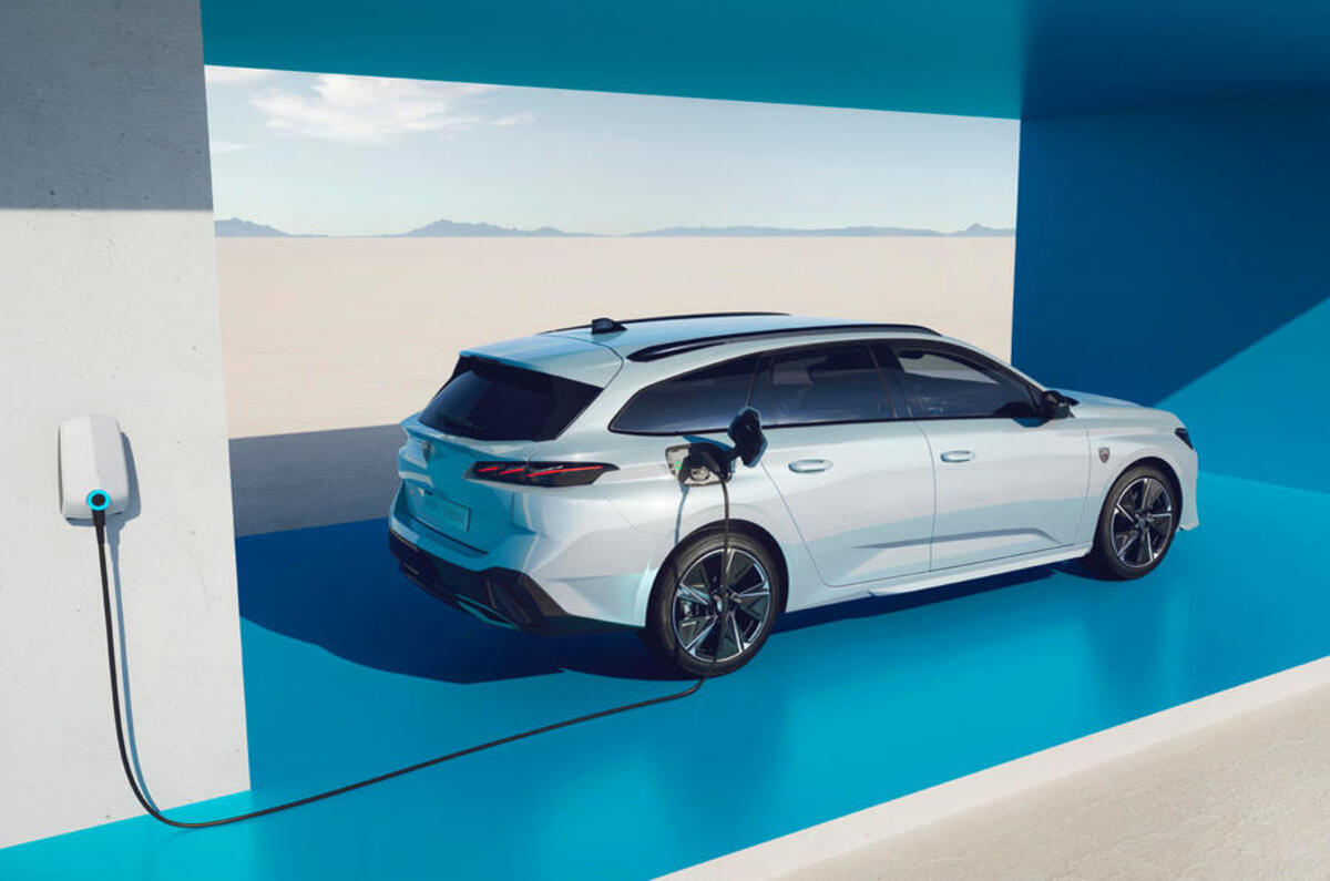 peugeot e308sw rear charging