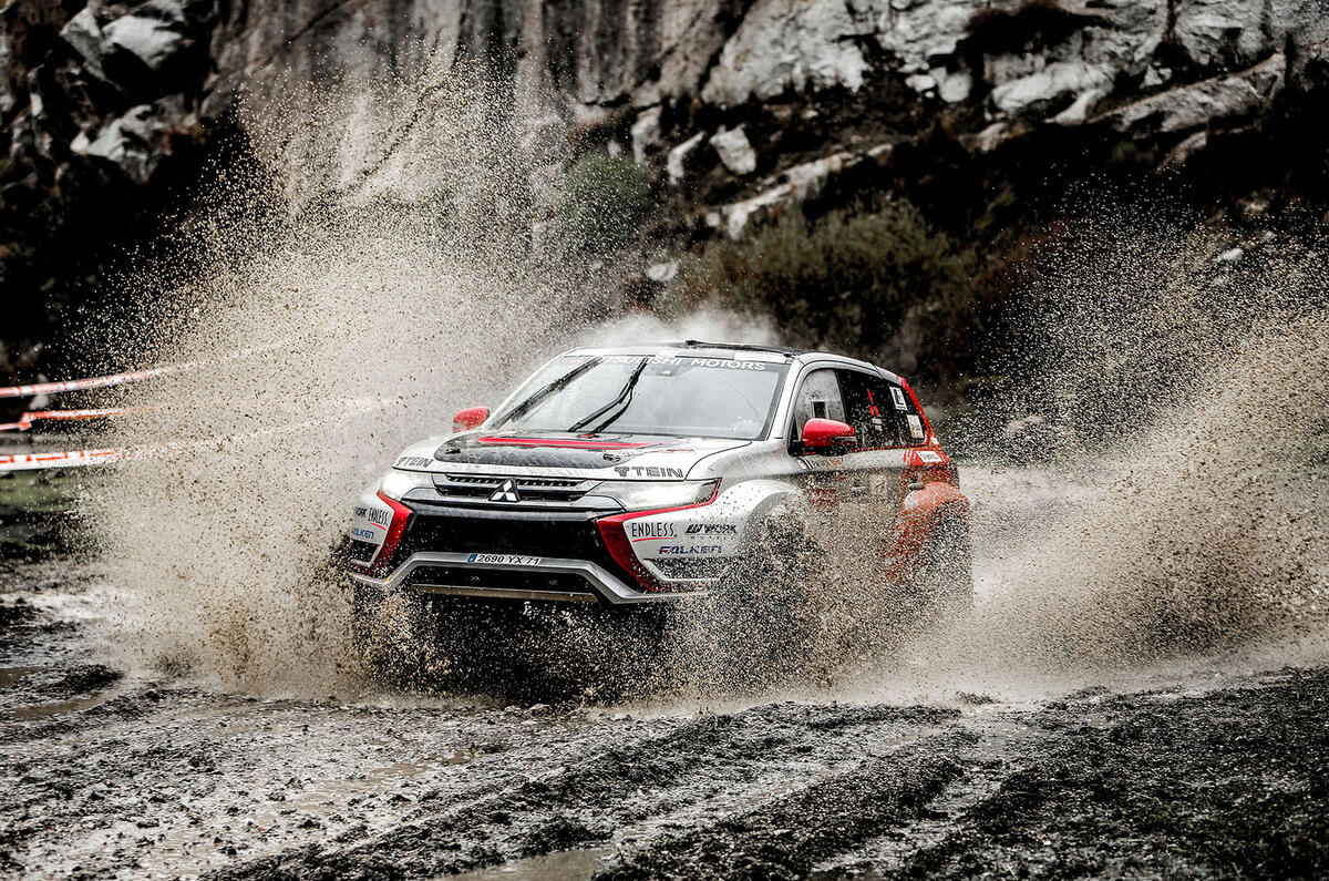 Mitsubishi Outlander PHEV rally