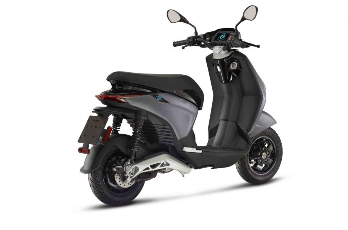 Piaggio 1 grey