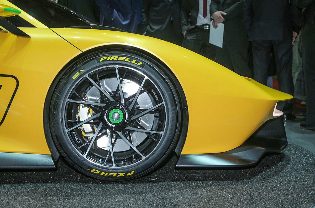 Pininfarina Fittipaldi EF7