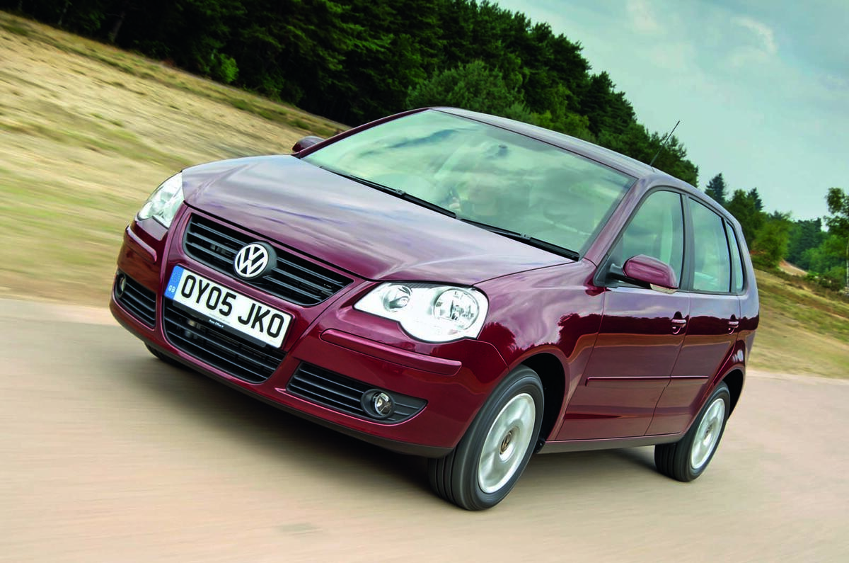 2005 Volkswagen Polo driving - front
