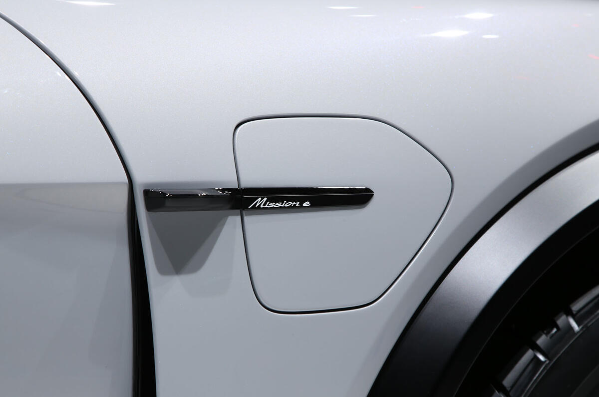 Porsche Mission E Cross Turismo previews 2021 production crossover