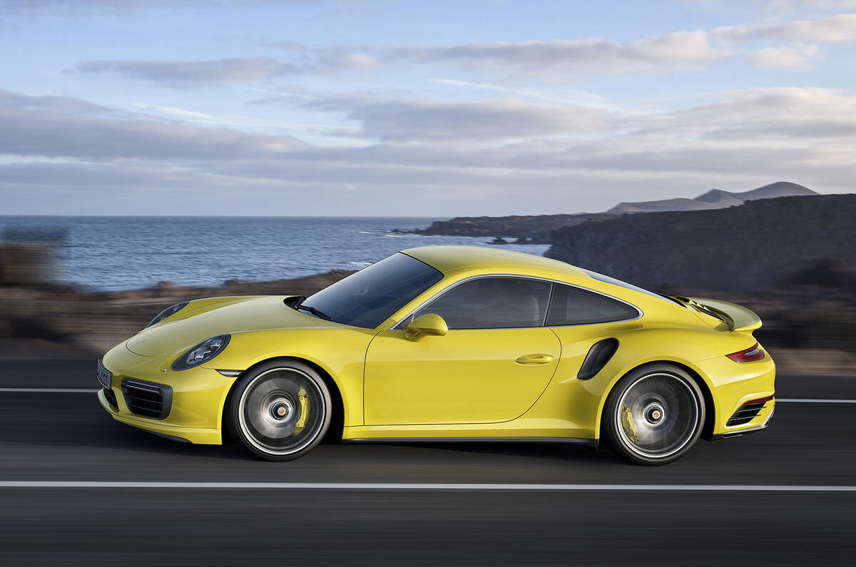 Facelifted Porsche 911 Turbo and Turbo S