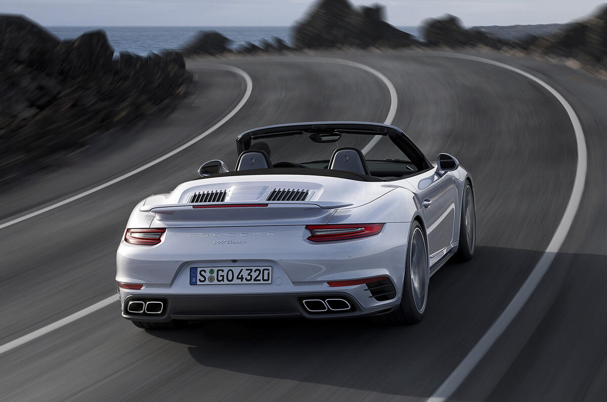 Facelifted Porsche 911 Turbo and Turbo S