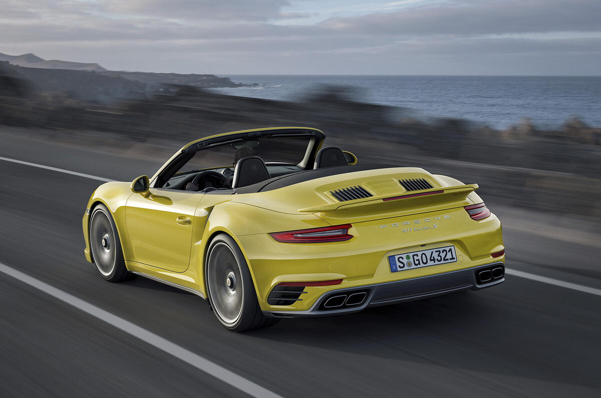 Facelifted Porsche 911 Turbo and Turbo S