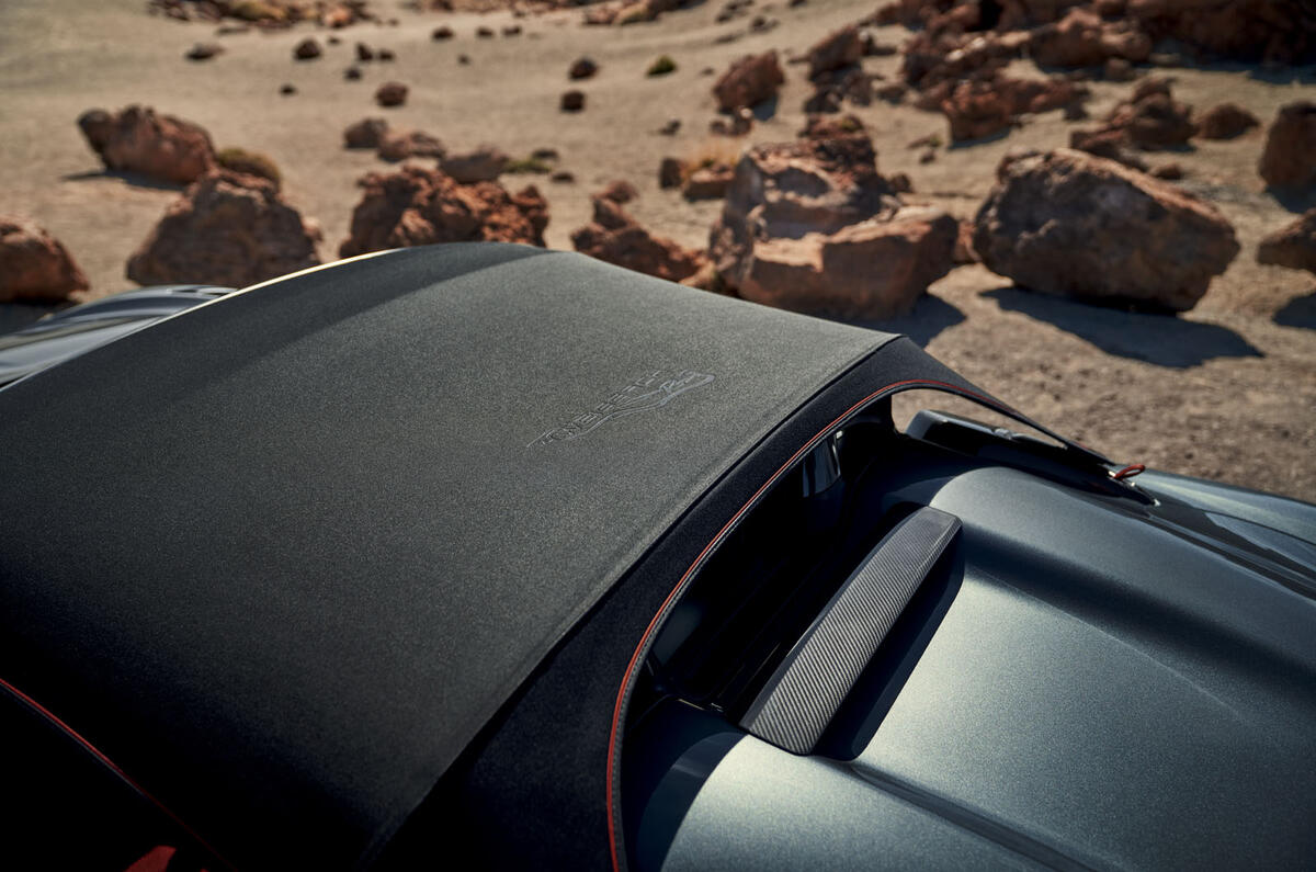 Porsche 718 Spyder GT4 RS 2023 roof detail Porsche 718 Spyder GT4 RS 2023 roof detail