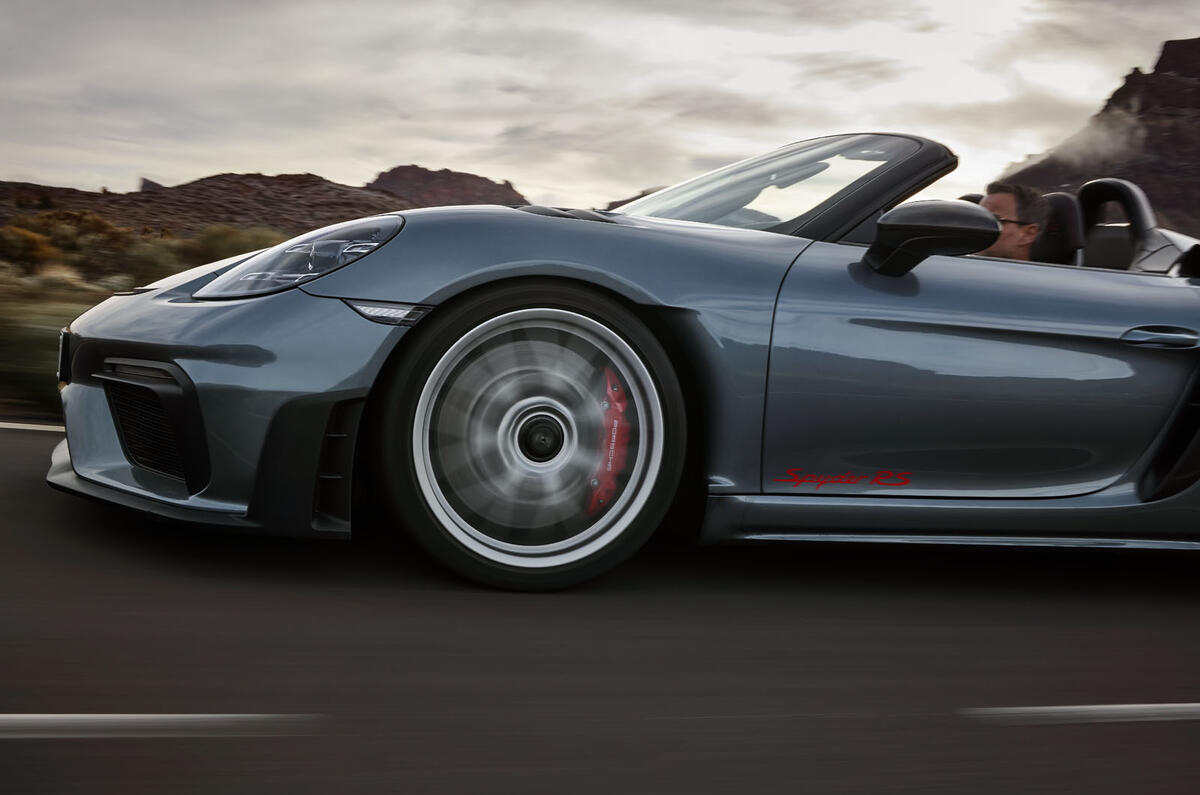 Porsche 718 Spyder GT4 RS 2023 side tracking close Porsche 718 Spyder GT4 RS 2023 side tracking close