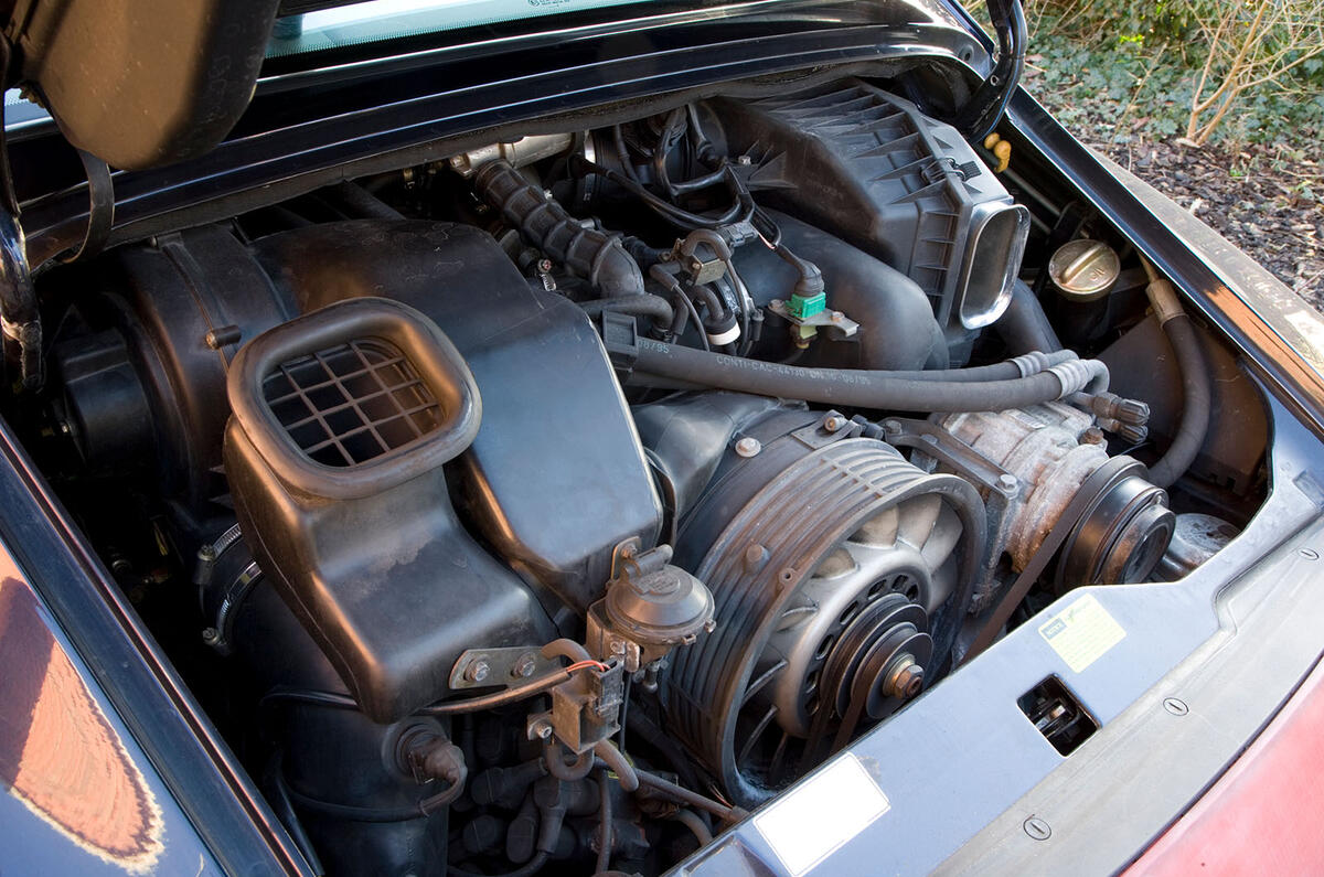 Porsche 911 993 Turbo 1995 engine bay Porsche 911 993 Turbo 1995 engine bay