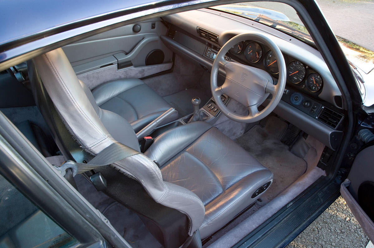 Porsche 911 993 Turbo 1995 interior drivers side Porsche 911 993 Turbo 1995 interior drivers side