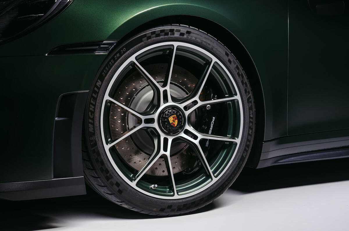 Porsche 911 GT3 EC51 4