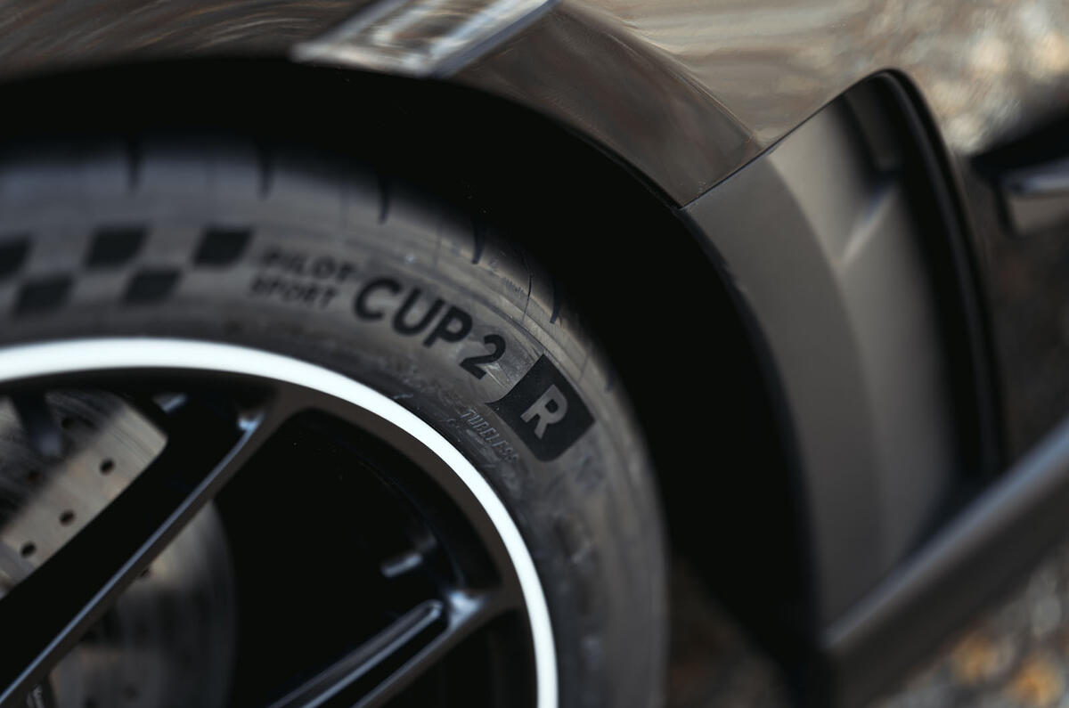 Porsche 911 GT3 Manthey review 2026049