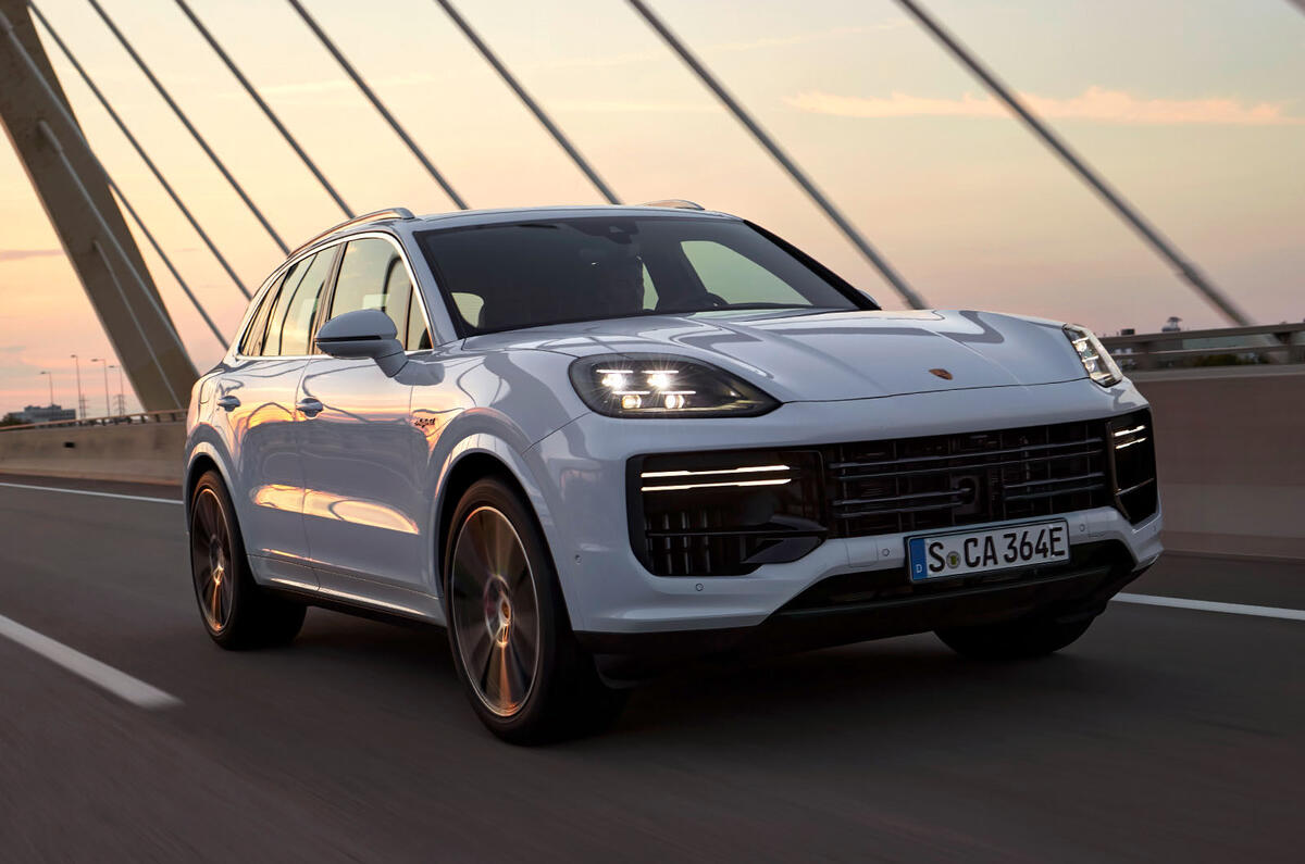 porsche cayenne 2023 07 traicking front