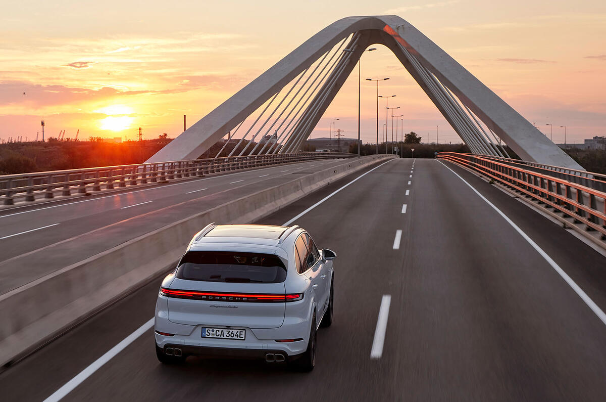 porsche cayenne 2023 09 tracking high rear