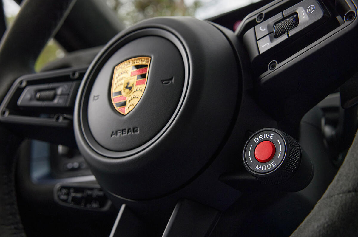 porsche cayenne 2023 16 steering wheel