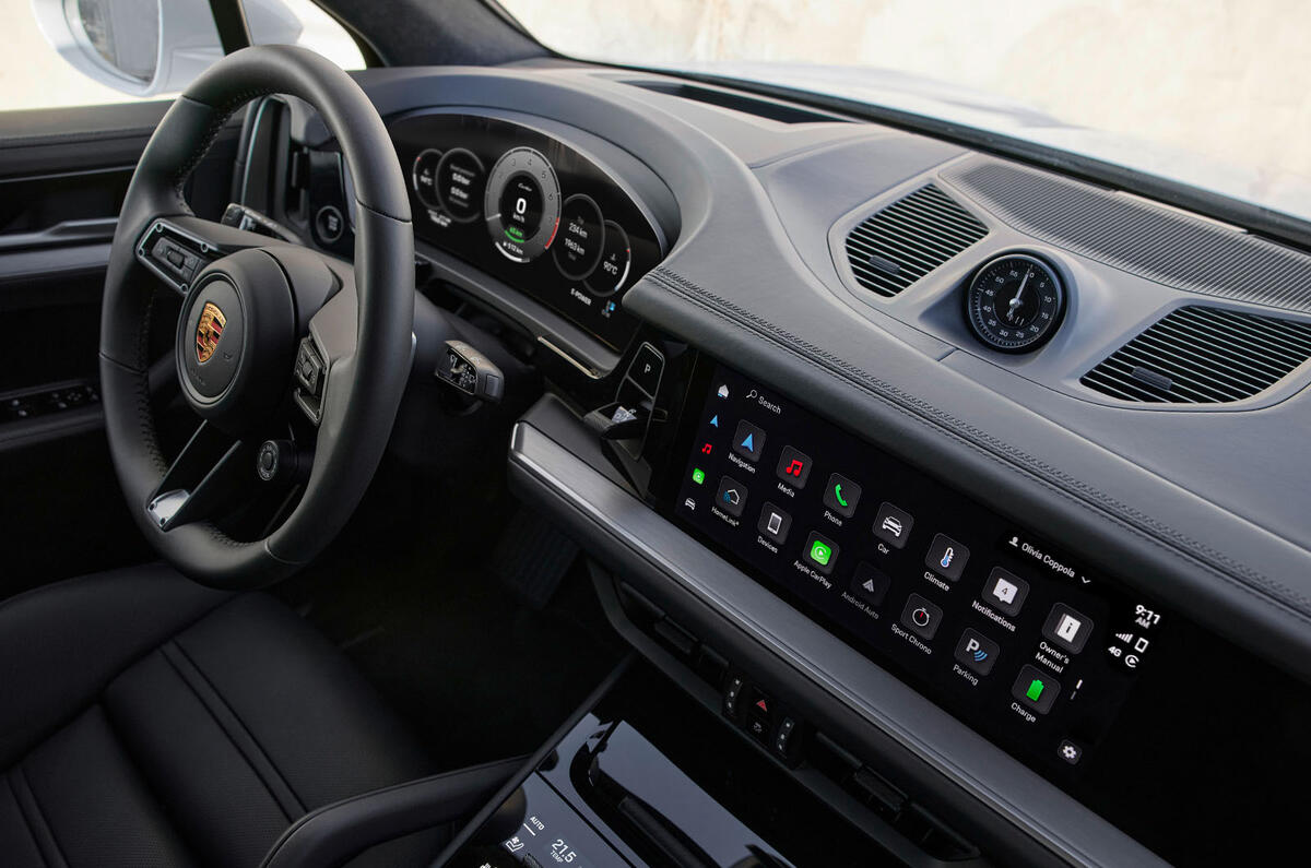porsche cayenne 2023 18 screens