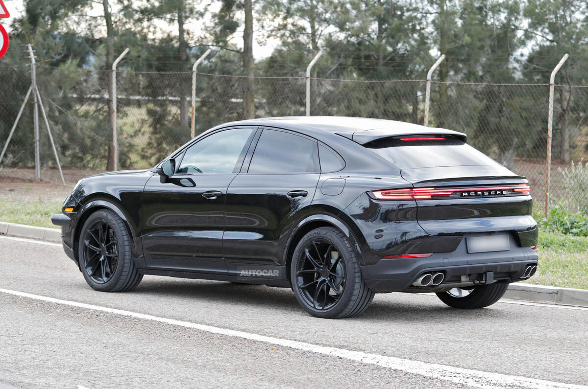 Porsche Cayenne 2025 proto rear quarter Porsche Cayenne 2025 proto rear quarter