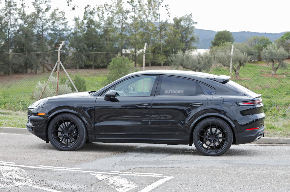Porsche Cayenne 2025 proto side Porsche Cayenne 2025 proto side