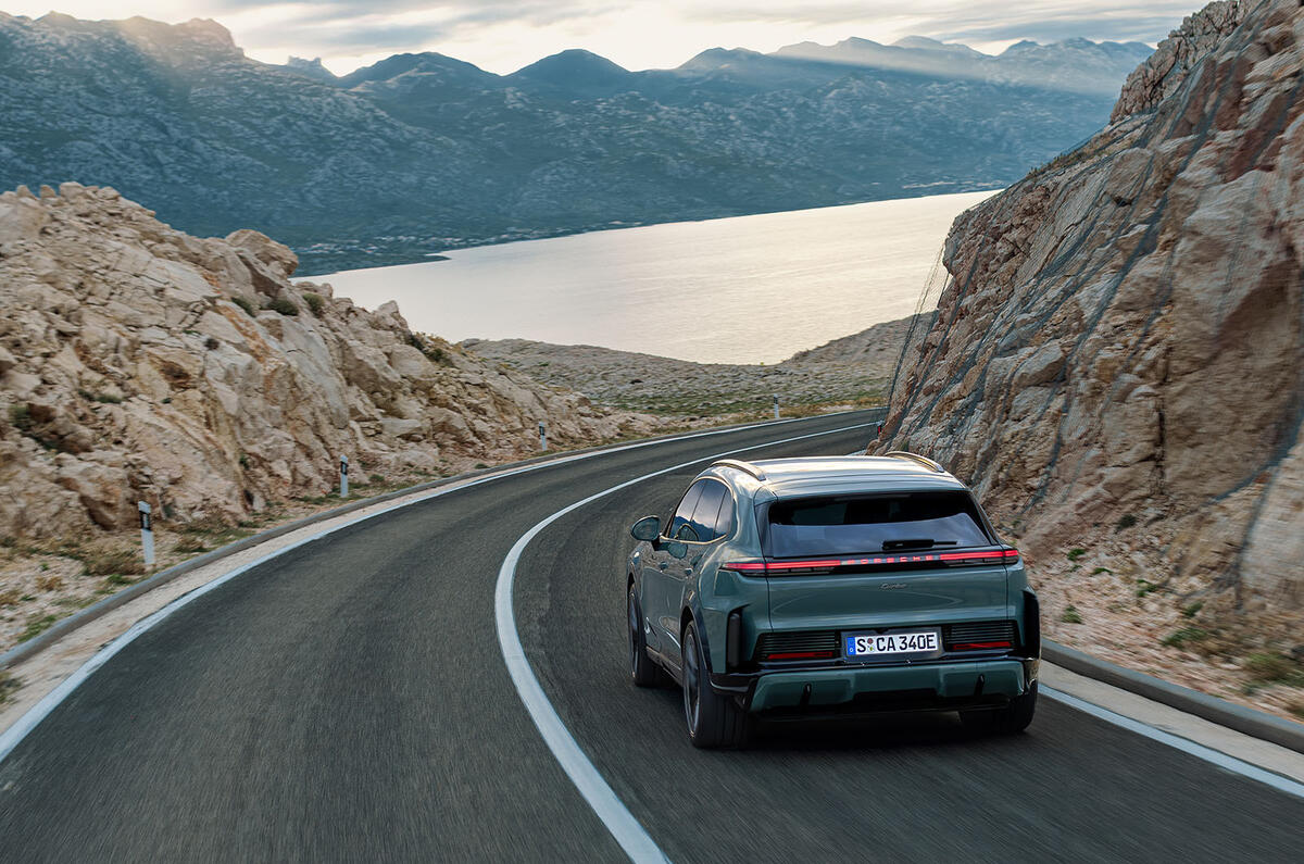 Porsche Cayenne Electric 2025 025