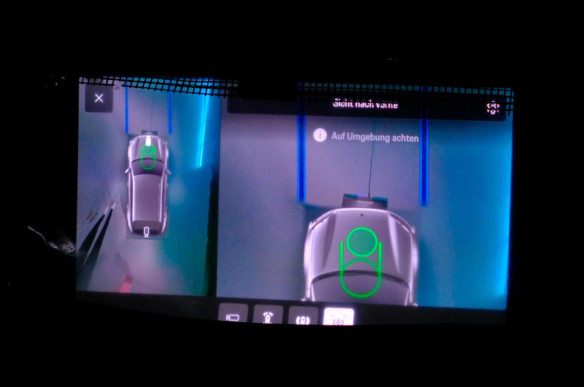 Porsche Cayenne inductive charging parking camera Porsche Cayenne inductive charging parking camera