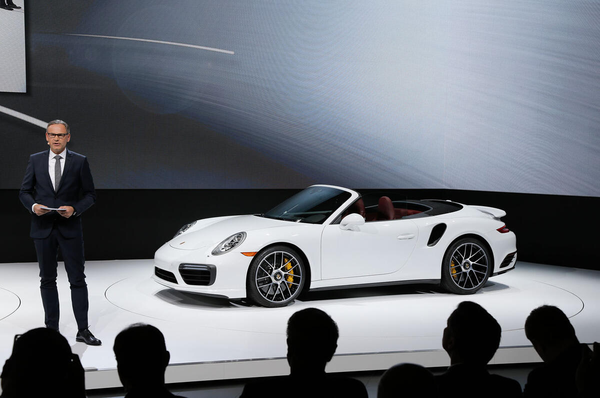 Facelifted Porsche 911 Turbo and Turbo S