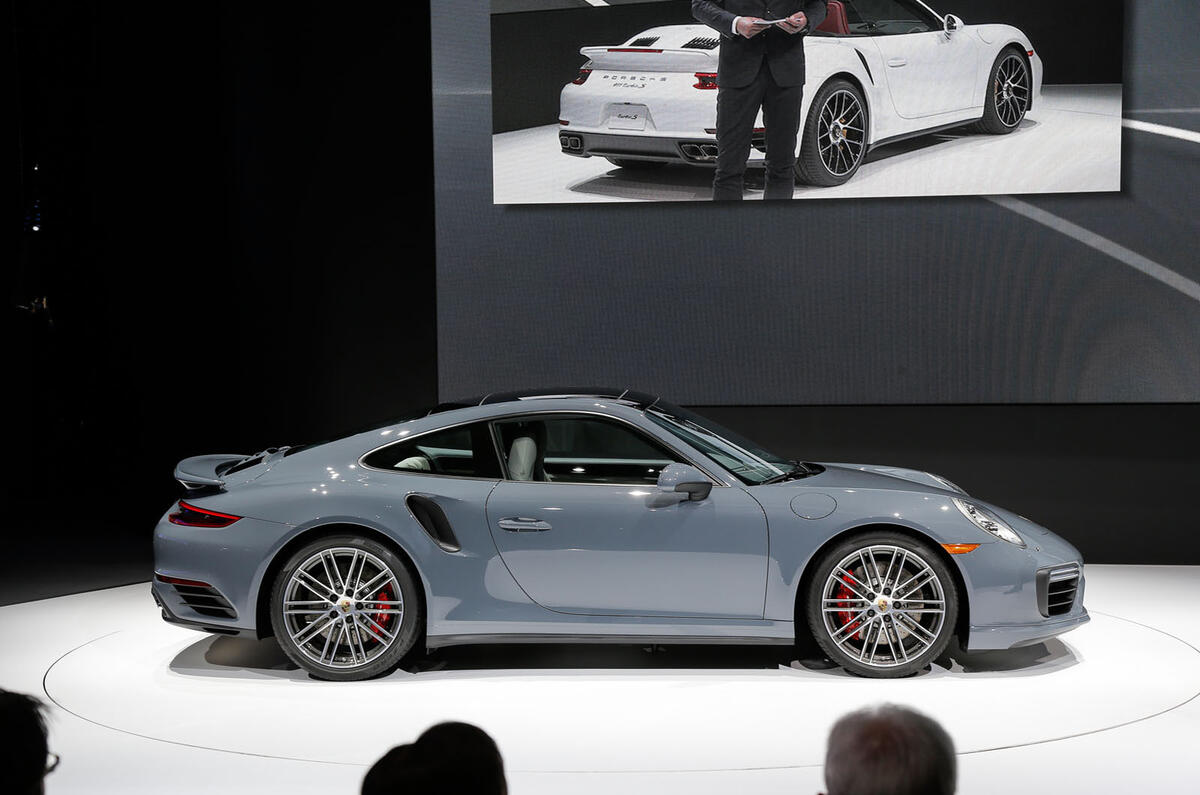 Facelifted Porsche 911 Turbo and Turbo S