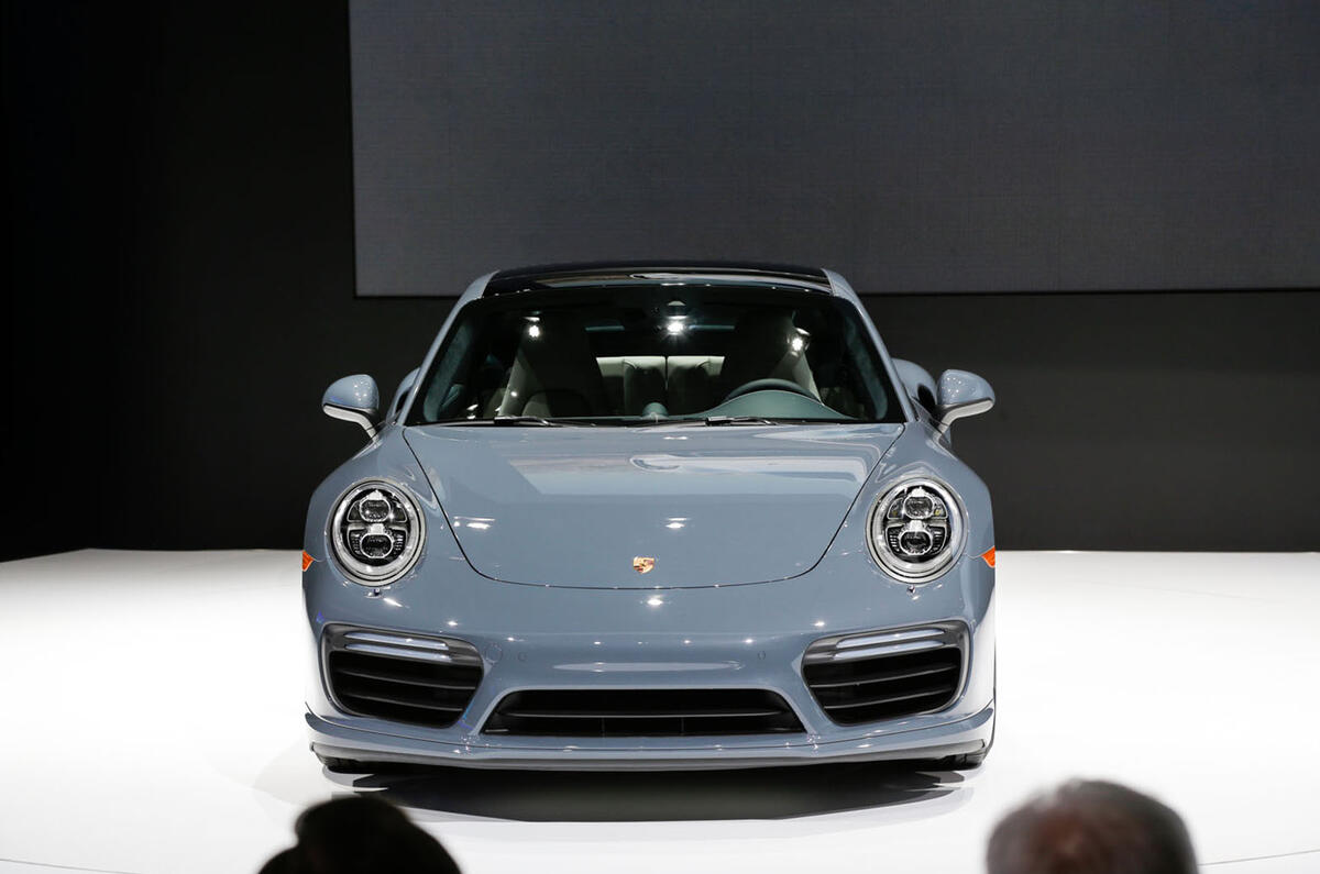 Facelifted Porsche 911 Turbo and Turbo S