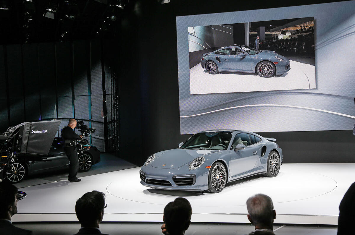 Facelifted Porsche 911 Turbo and Turbo S