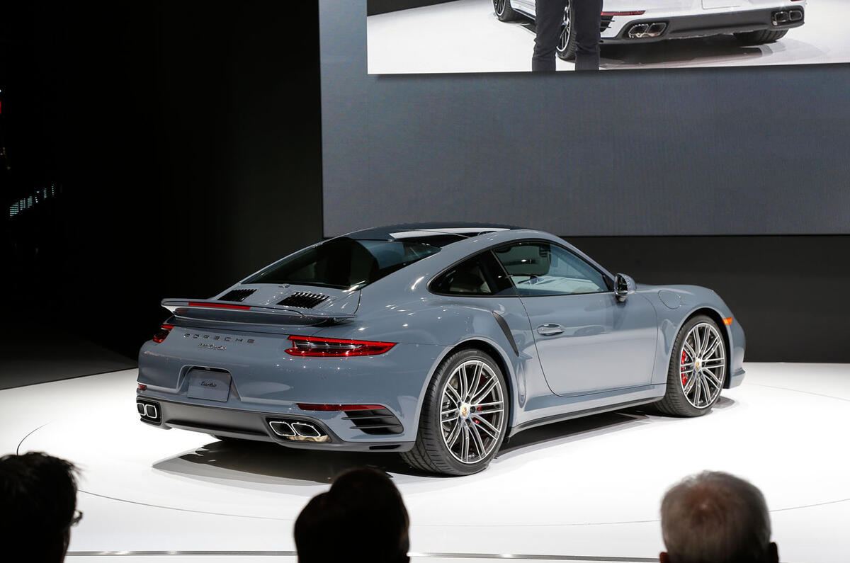 Facelifted Porsche 911 Turbo and Turbo S