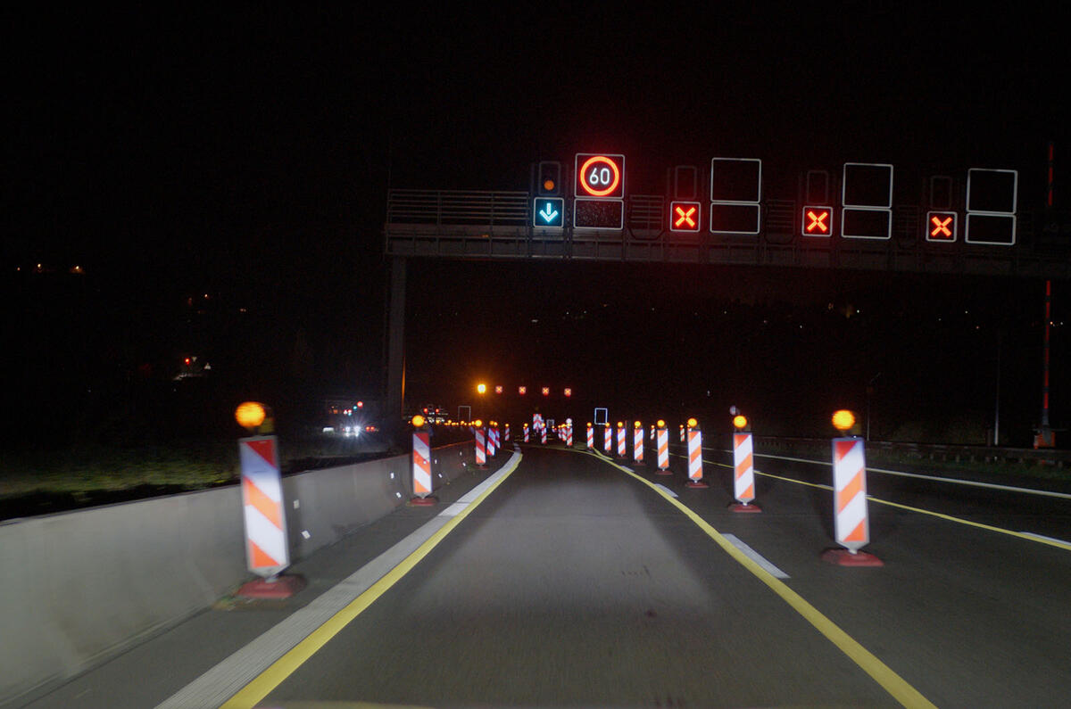 Porsche new light technology contraflow