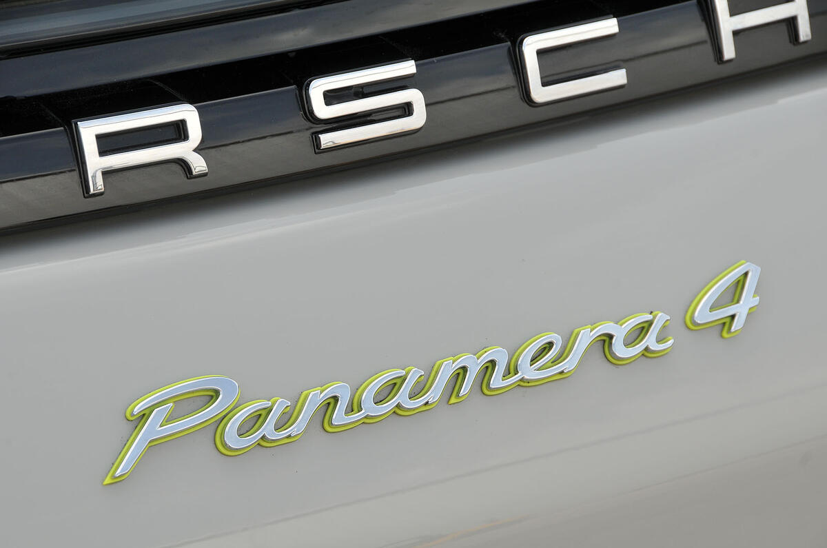 Porsche Panamera 4 Hybrid badge Porsche Panamera 4 Hybrid badge
