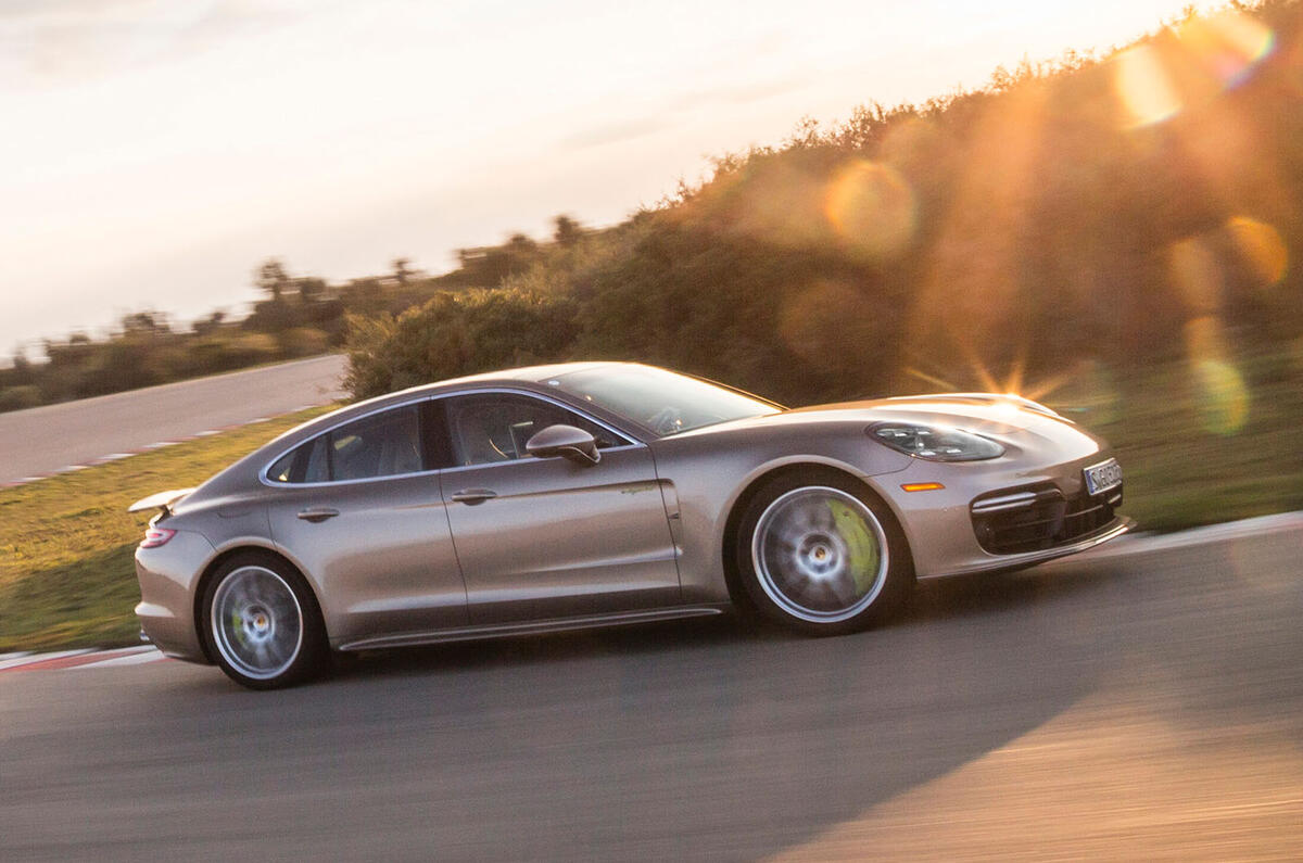 2017 Porsche Panamera Turbo S E-Hybrid side 