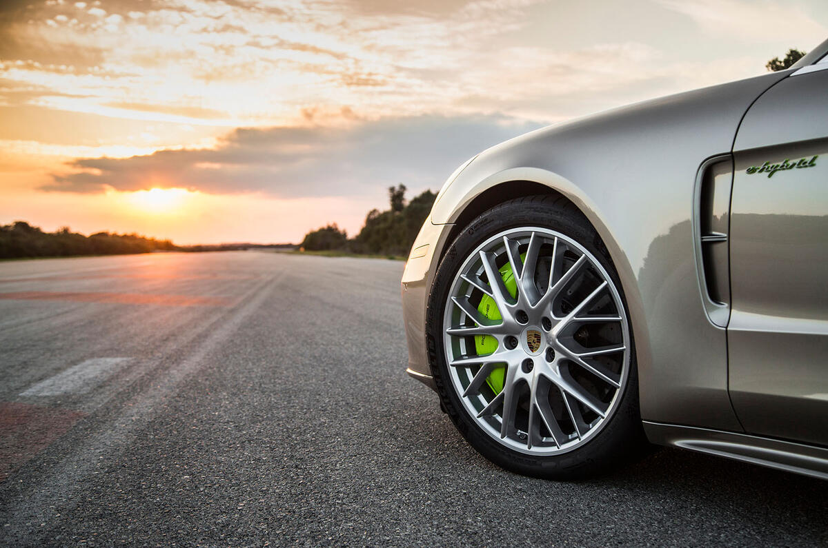 2017 Porsche Panamera Turbo S E-Hybrid wheel