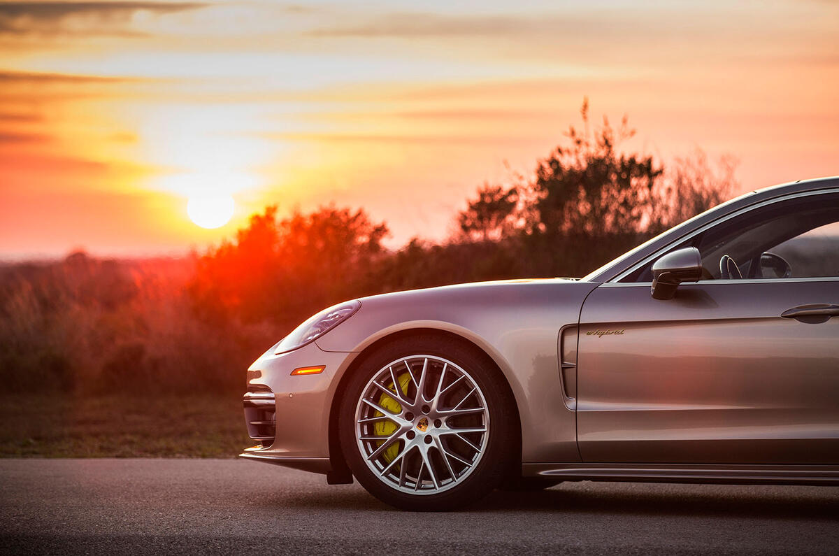 2017 Porsche Panamera Turbo S E-Hybrid wheel arch