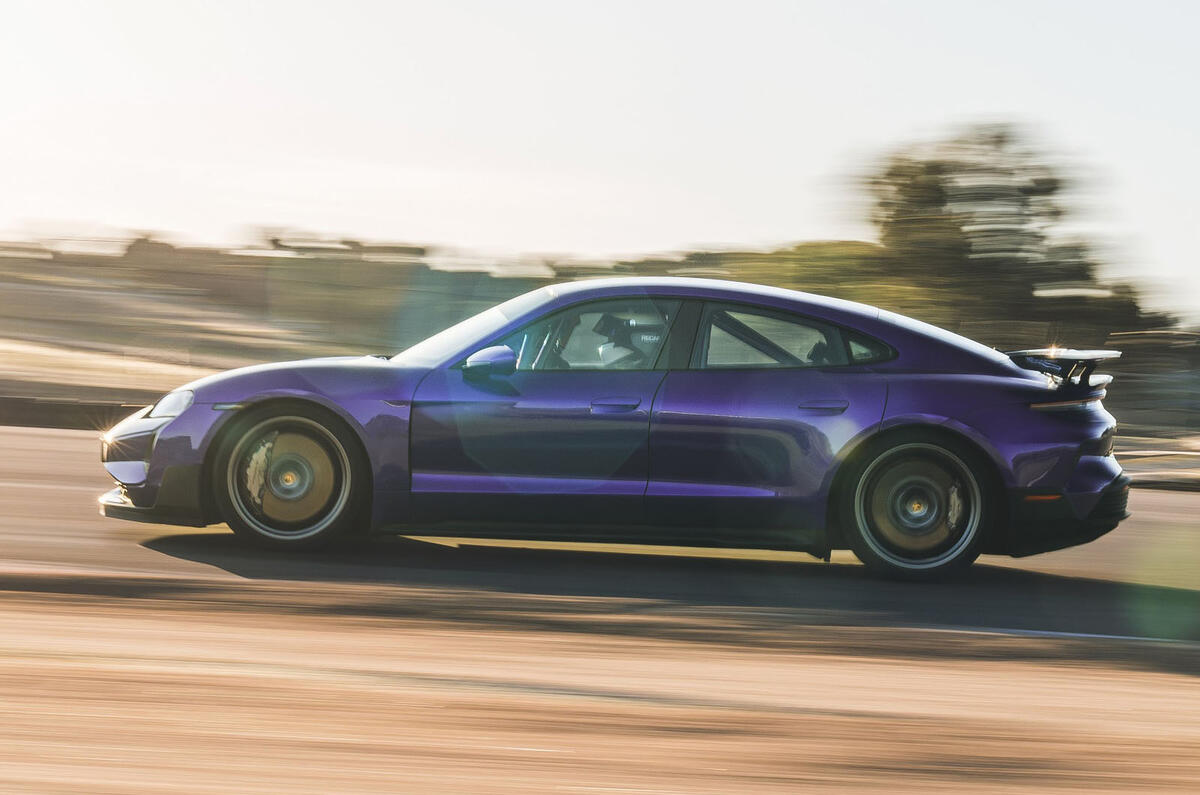 porsche taycan turbo gt 2024 02 panning side porsche taycan turbo gt 2024 02 panning side