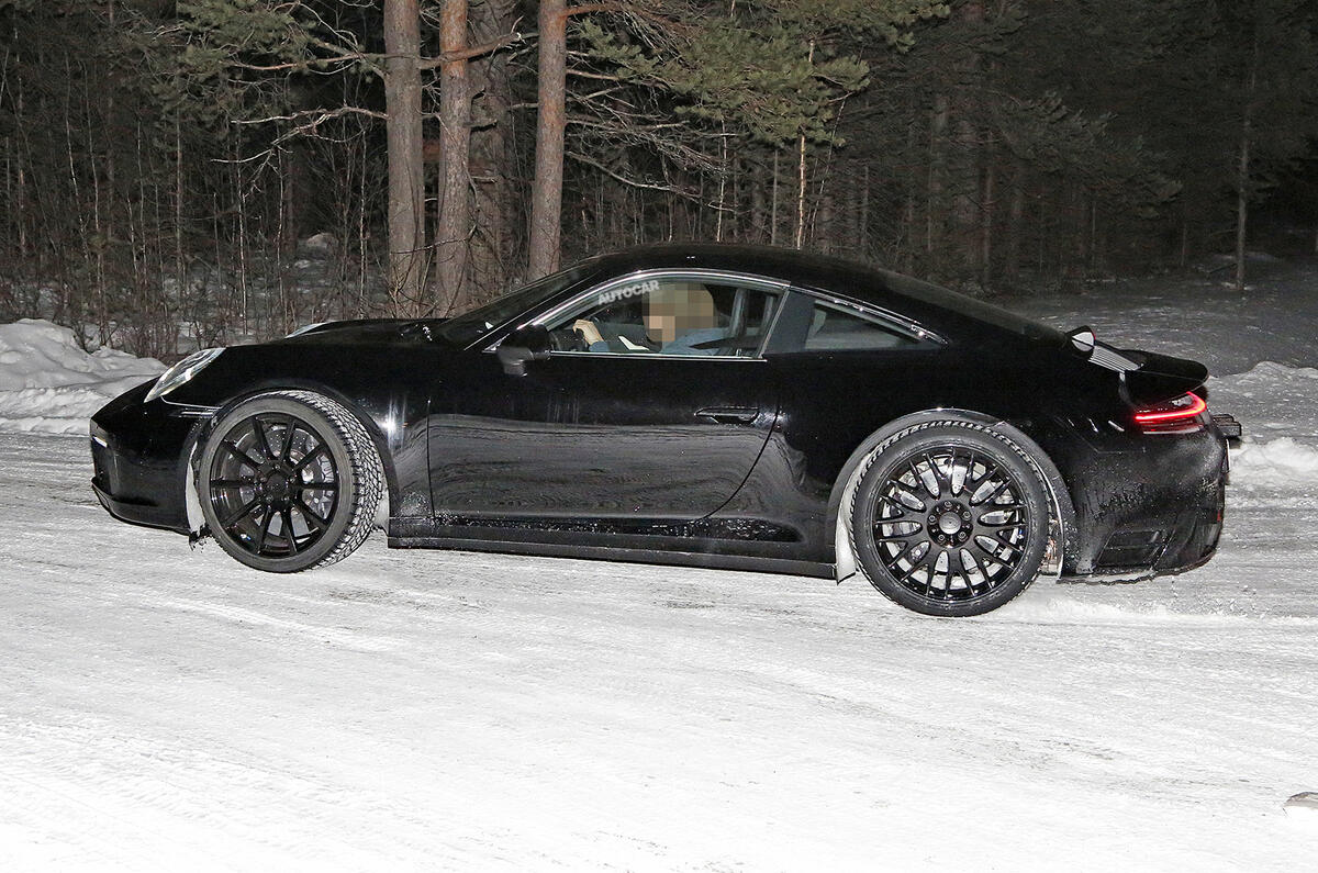 2019 Porsche 911 side profile