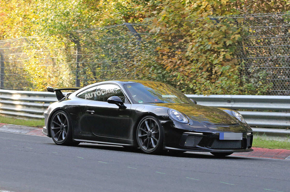 Porsche 911 GT3 facelift spy shots
