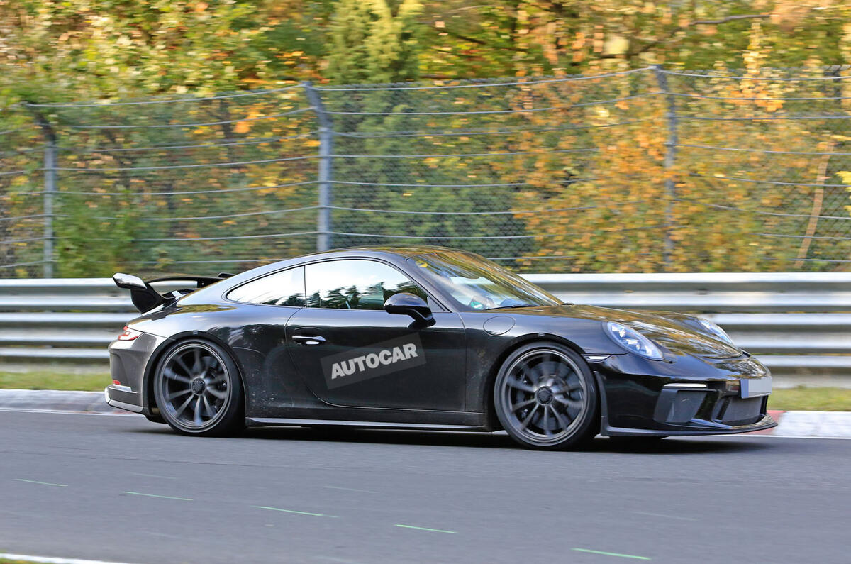 Porsche 911 GT3 facelift spy shots