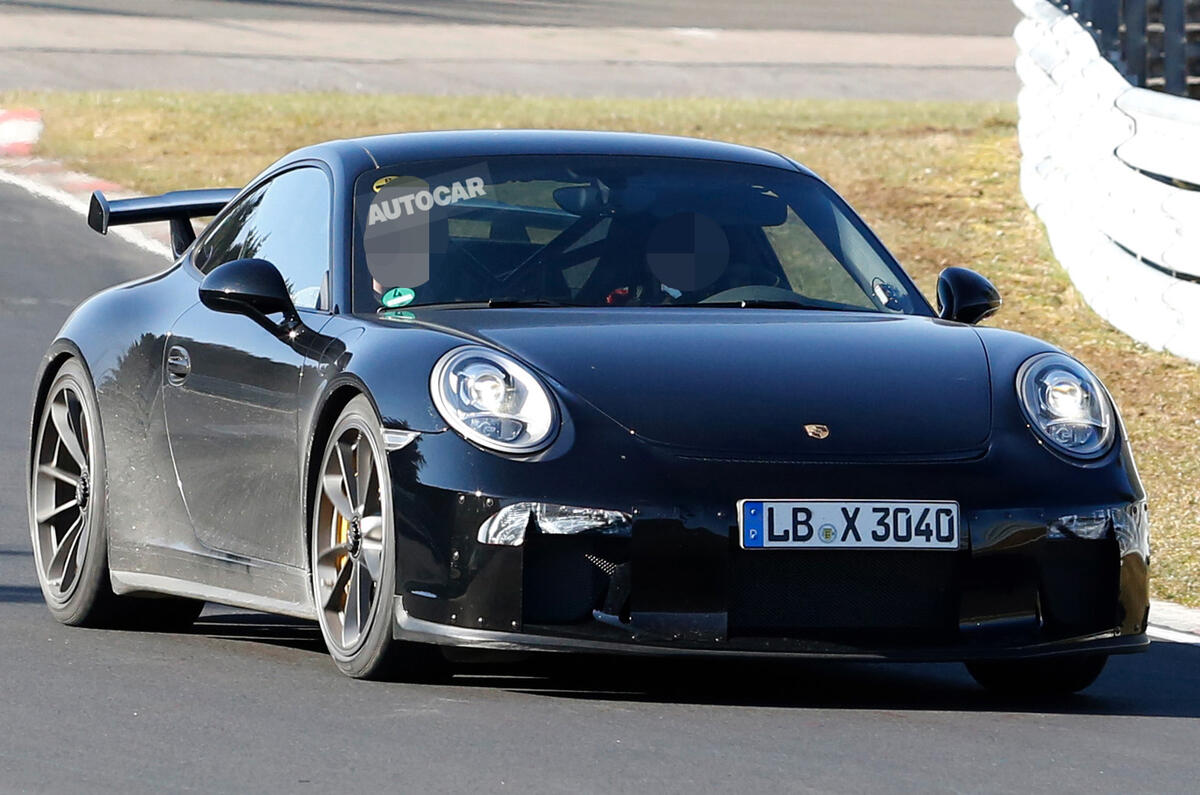 Porsche 911 GT3 facelift spy shots