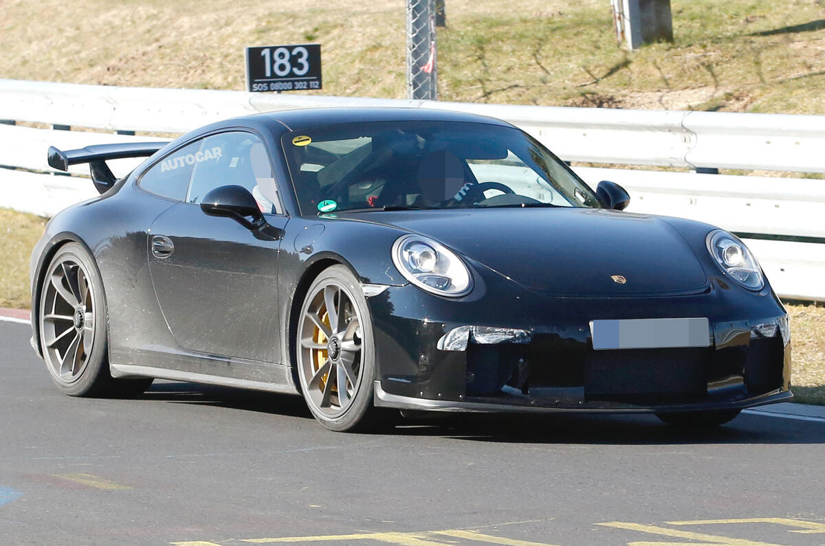 Porsche 911 GT3 facelift spy shots