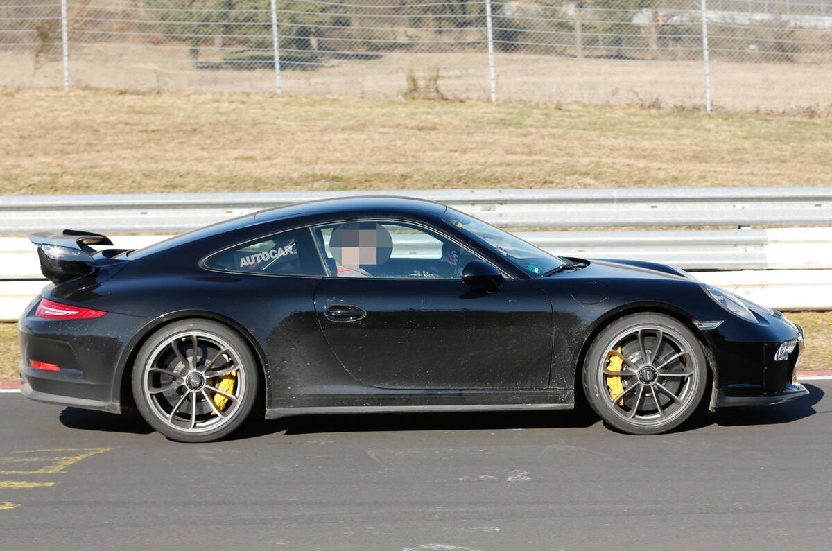 Porsche 911 GT3 facelift spy shots
