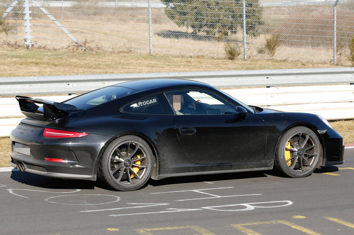 Porsche 911 GT3 facelift spy shots