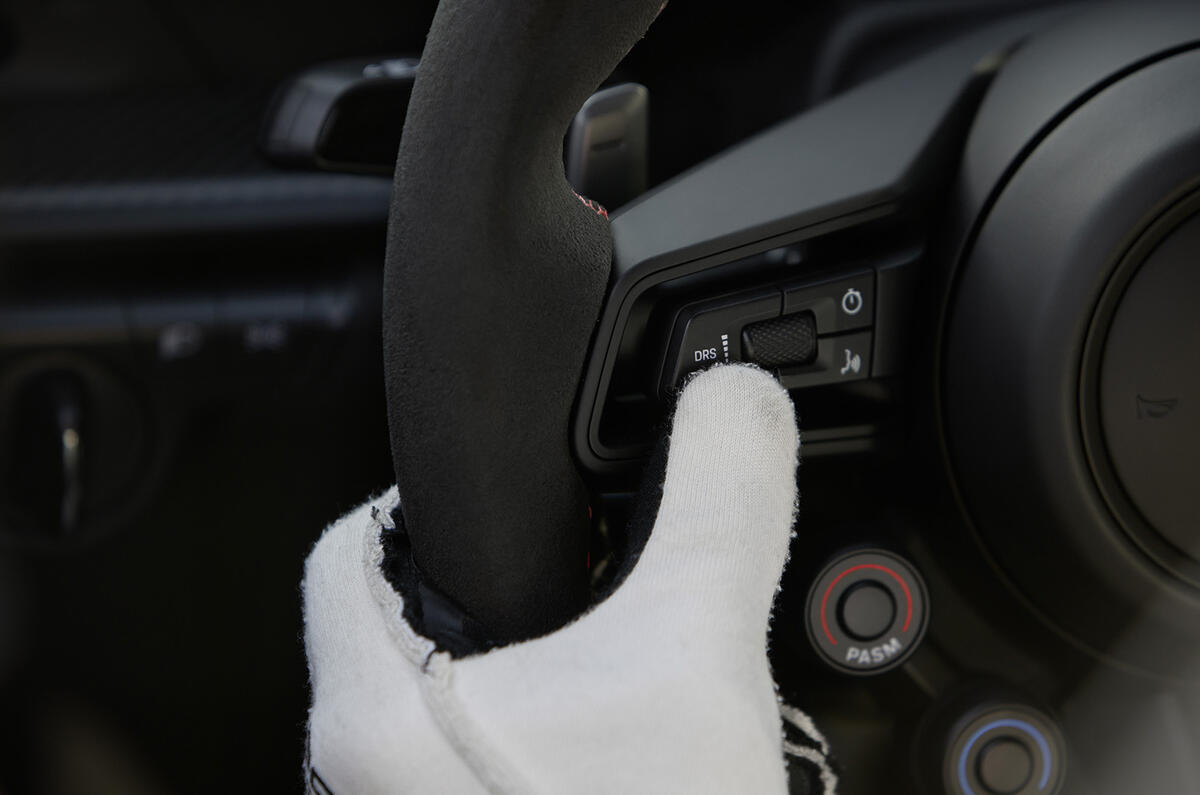 Porsche 911 GT3 RS DRS button