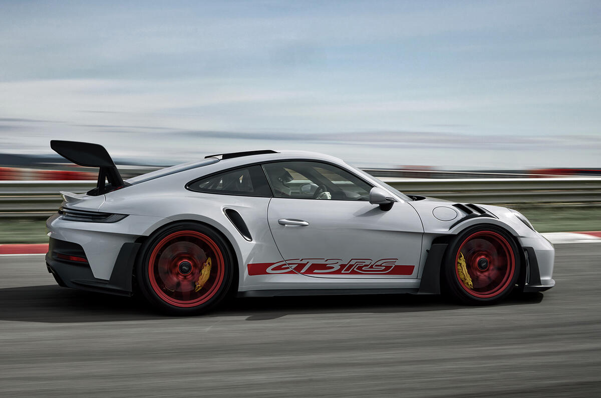 Porsche 911 GT3 RS side dynamic