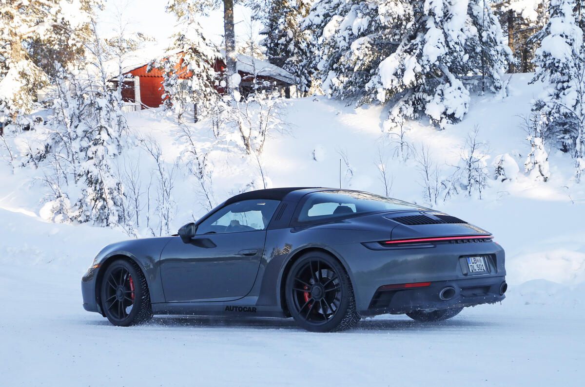 Porsche 992 GTS targa 10