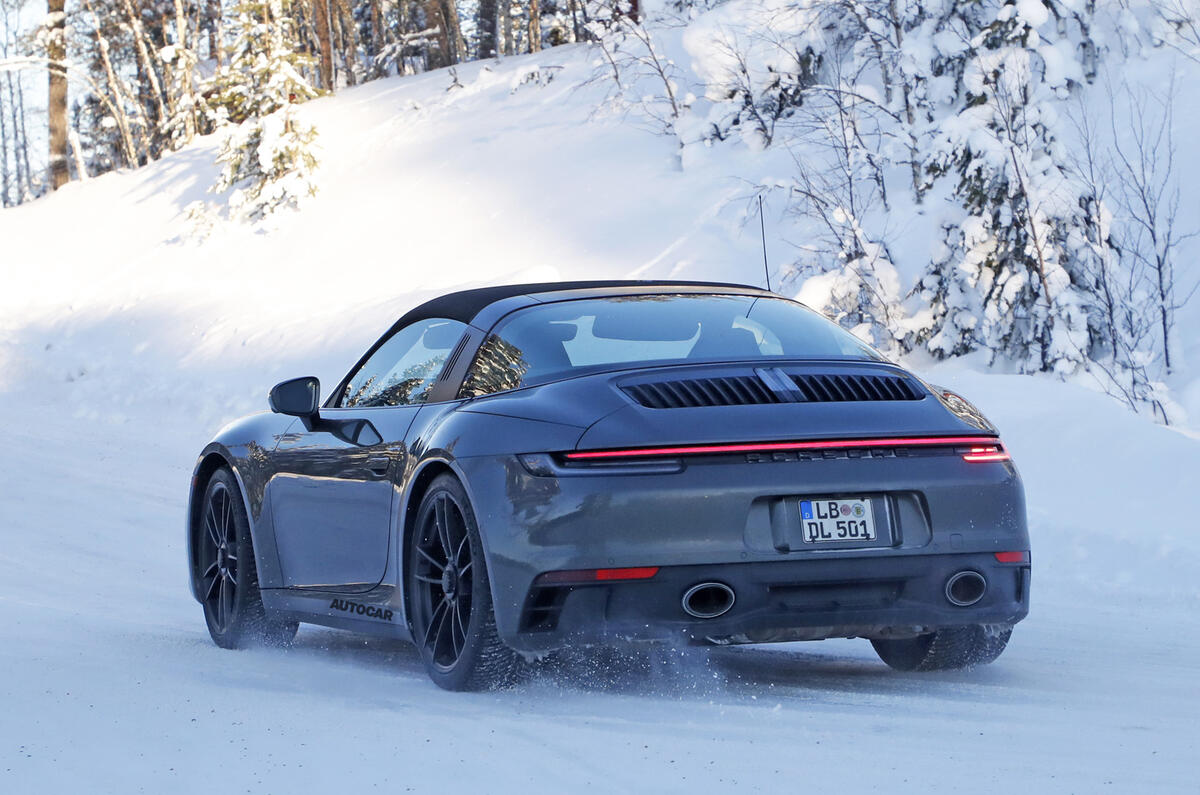 Porsche 992 GTS targa 12