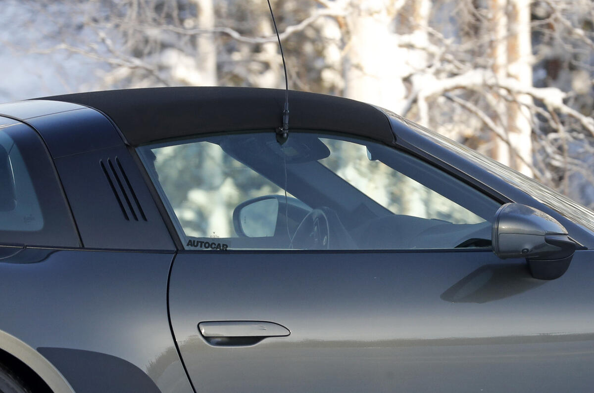 Porsche 992 GTS targa 14