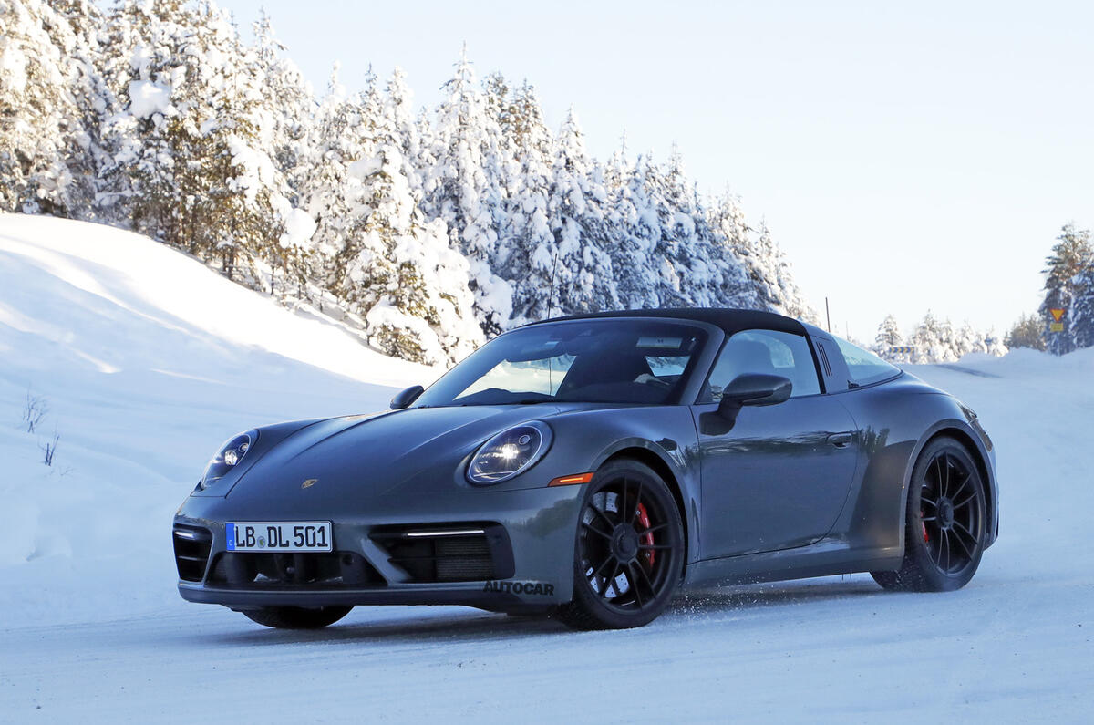 Porsche 992 GTS targa 4