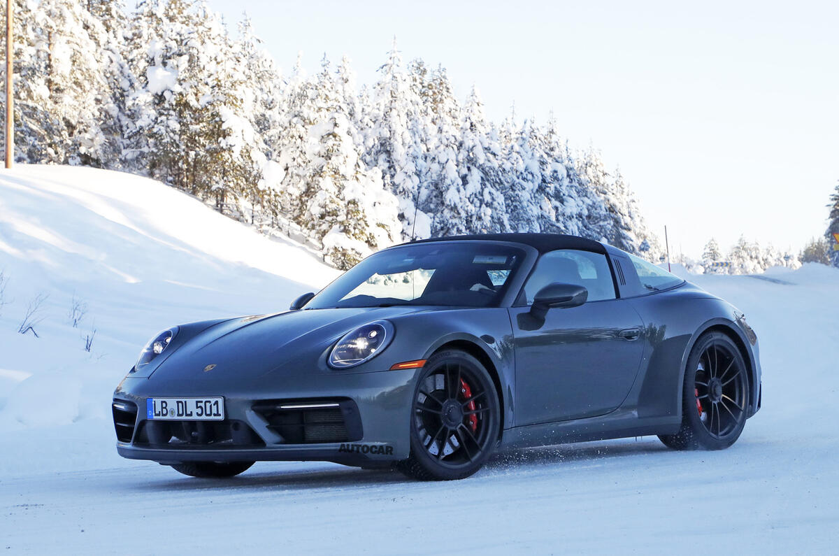 Porsche 992 GTS targa 5