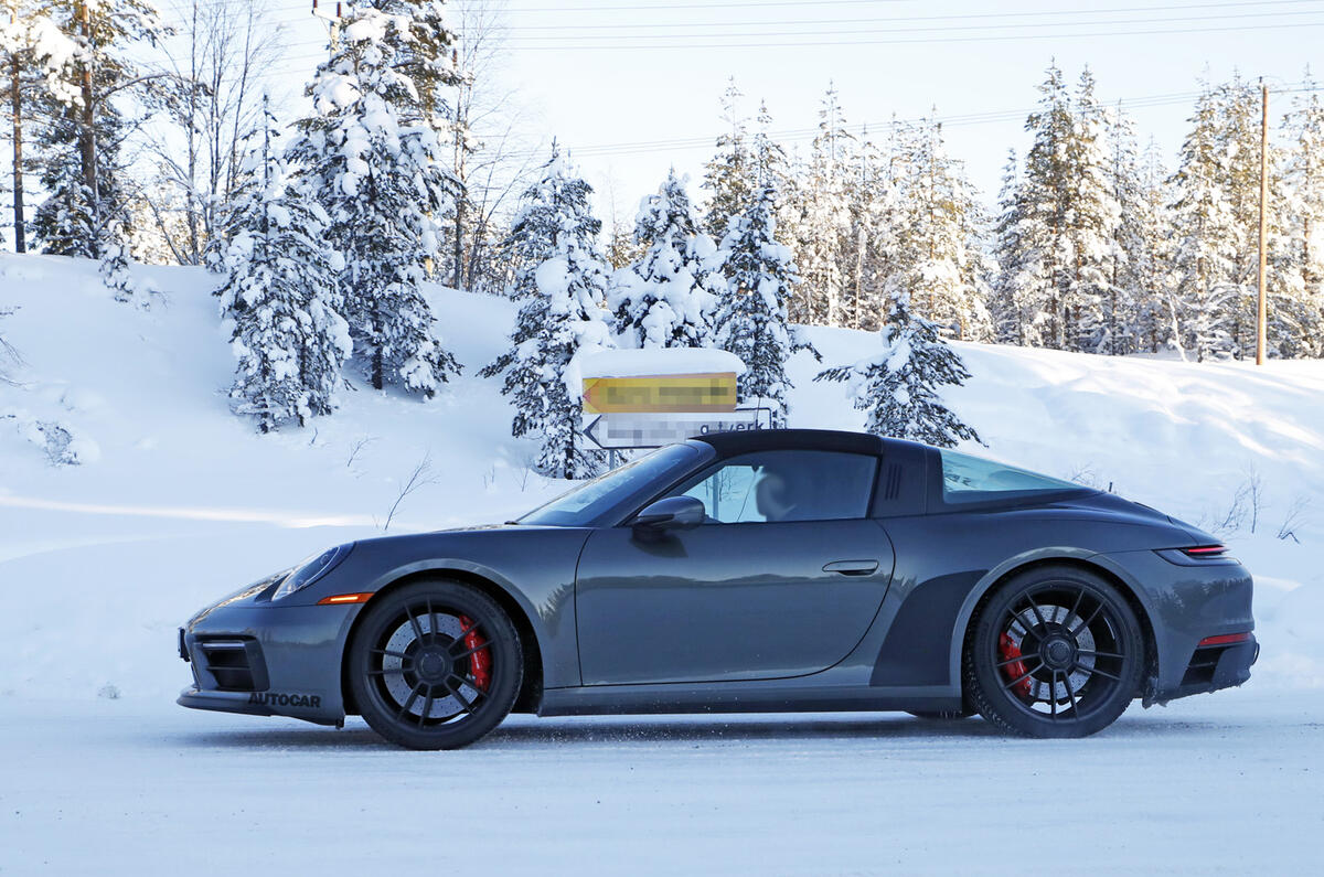 Porsche 992 GTS targa 7
