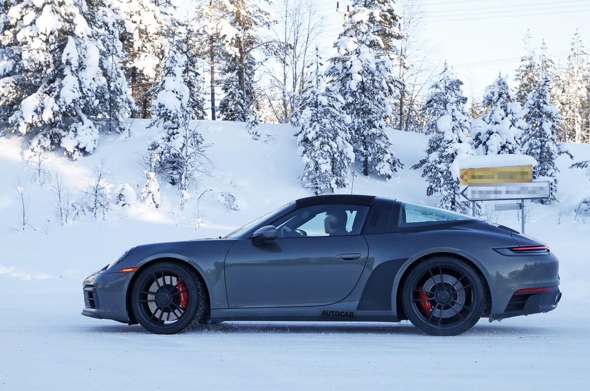Porsche 992 GTS targa 8